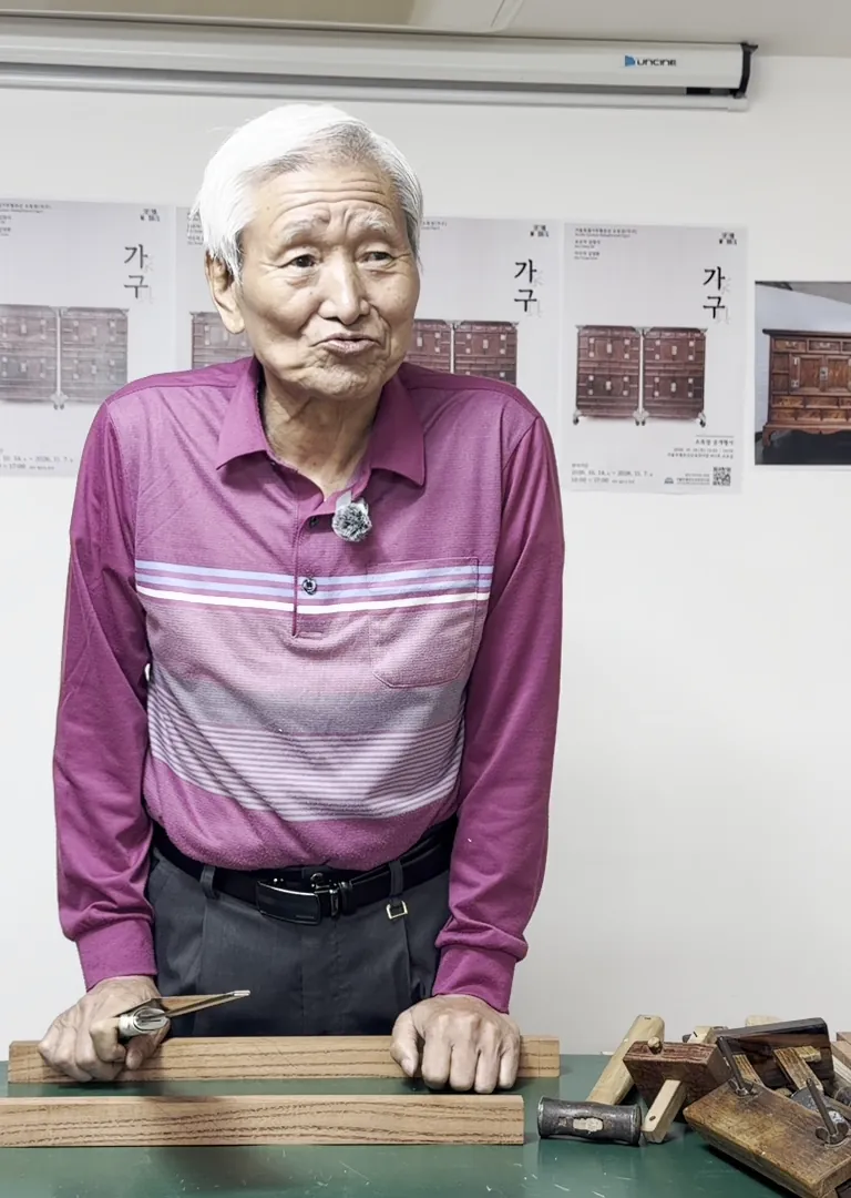 Kim Chang-sik at his workbench
